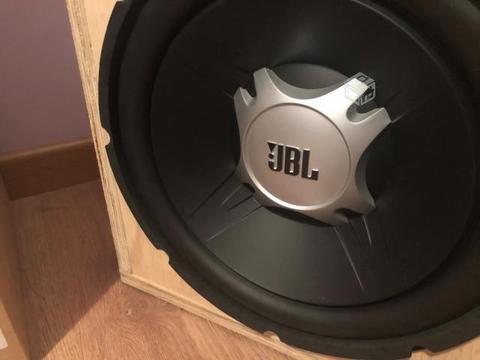 Amplificador y Woofer para auto marca JBL 1100W