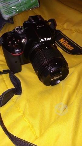 Nikon D5300 + 18 - 55mm Kit