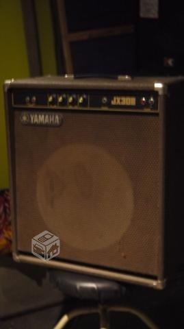 Amplificador de Bajo Yamaha jx30b