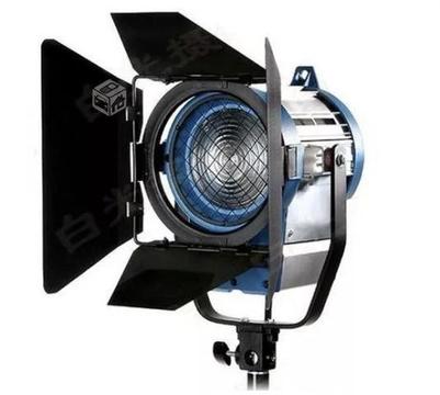 FRESNEL 2000 watts modelo tipo ARRI NUEVO EMBALADO