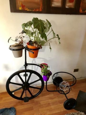 Triciclo porta plantas para jardín