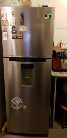 Refrigerador casi nuevo por Cambio de casa
