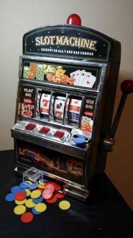 Máquina de casino, funcionable con monedas