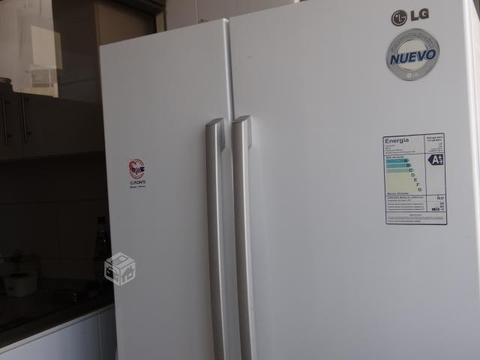 Refrigerador LG doble puerta de 555 litros