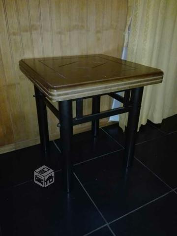 Mesa madera patas de fierro 53 cm alto 50x50 cm