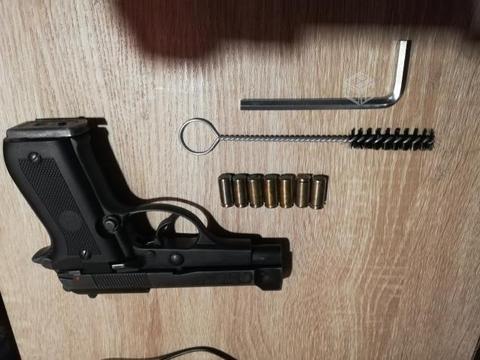 Pistola a fogueo brunni + varios