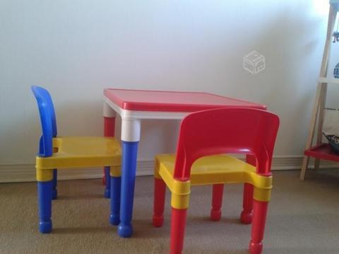 Mesa Infantil con sillas
