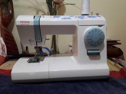 Maquina toyota para coser