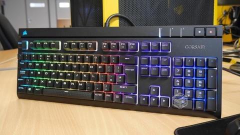 Teclado mecánico corsair strafe rgb como nuevo