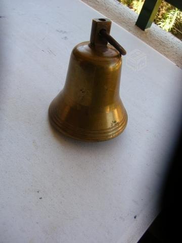 Campana Antigua de Bronce, Marina