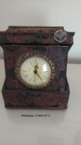 Reloj análogo en madera estilo vintage, Unico Rema