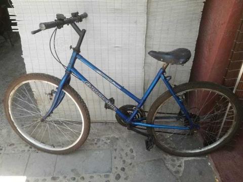 Bicicleta antigua de mujer