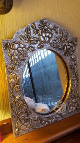 Espejo de madera muy antiguo forrado en estaño