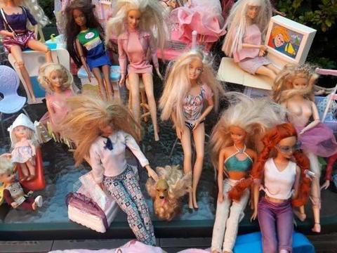 Colección muñequitas Barbie y Kelly