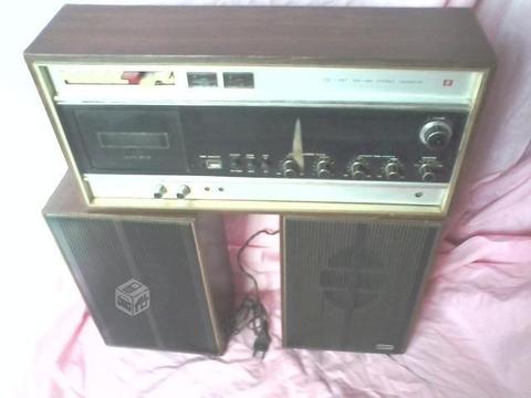 Radio Hitachi con Cassettera
