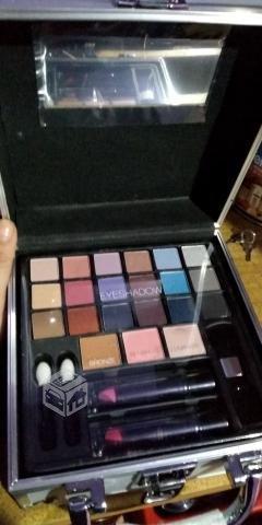 Maleta de maquillaje nueva