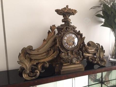 Reloj de bronce sobremesa antiguo